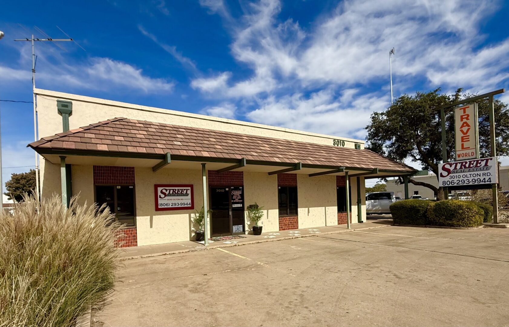 Street Outside Front Picture